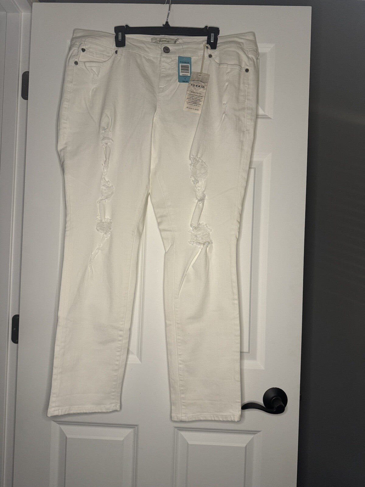 Torrid Boyfriend Fit Jeans Off White Size 18 Distressed Nwt Small Mark On Back 