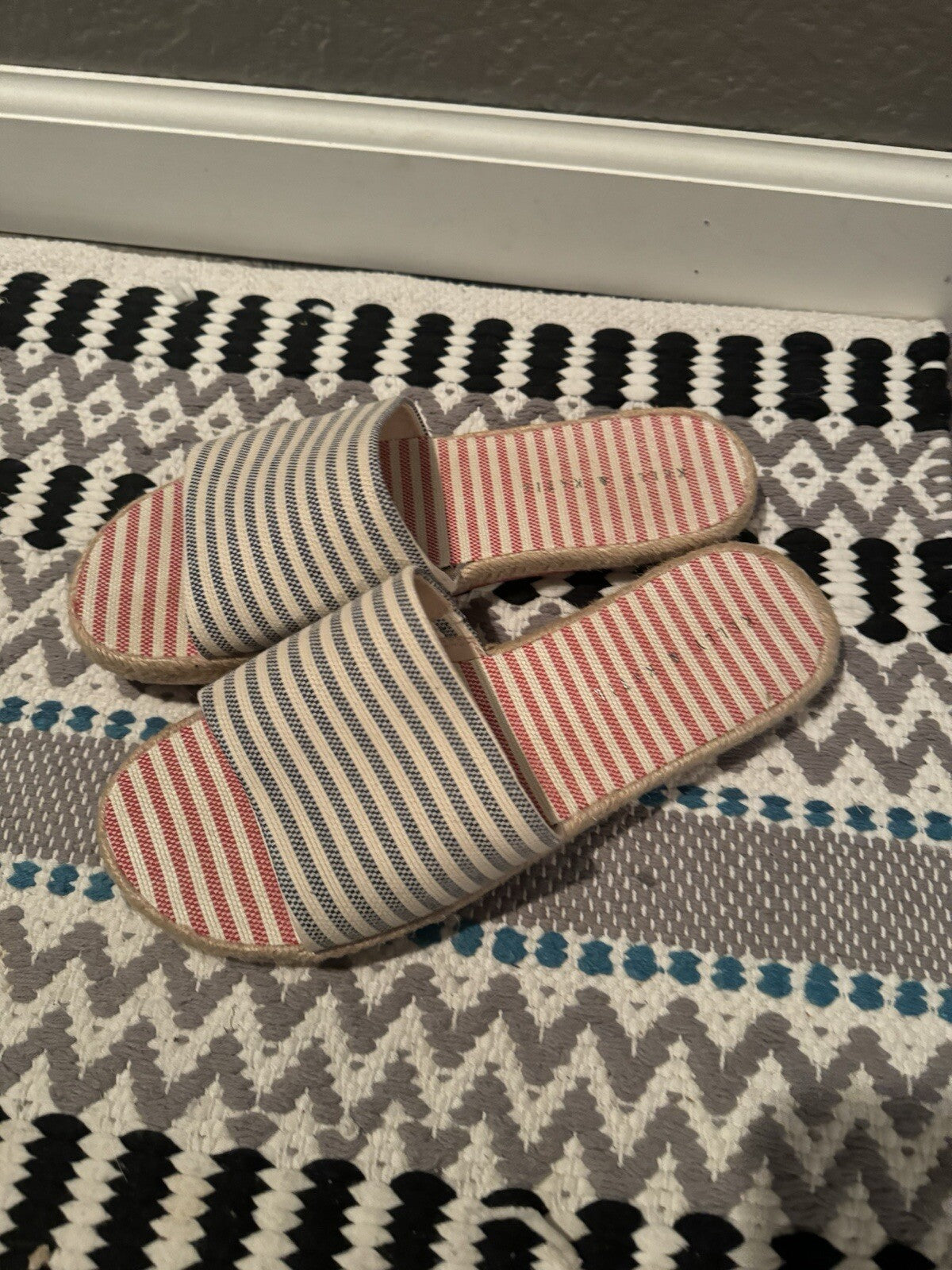 Kelly And Katie Slip On Sandals Size 9 Red Cream Blue Stripe