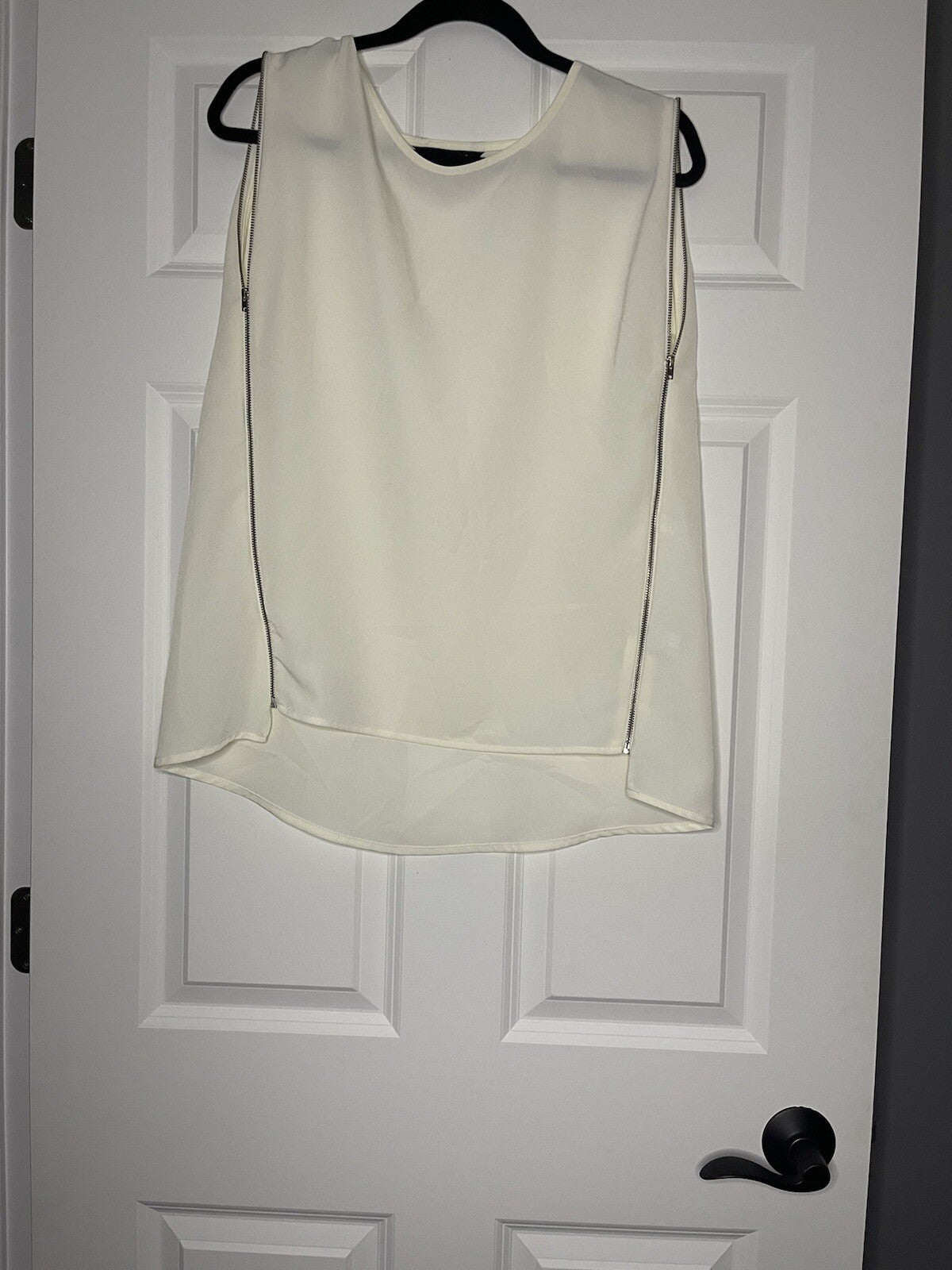 Express sleeveless blouse medium cream zippers on sides