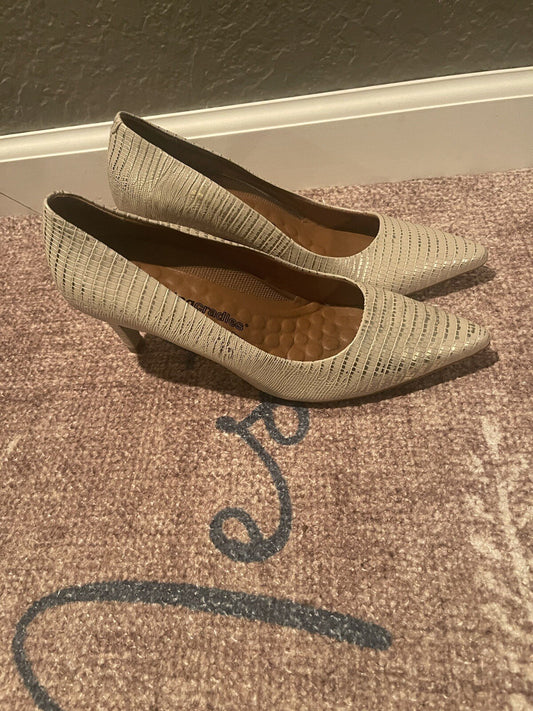 Walking cradles heels beige and gold size 7 