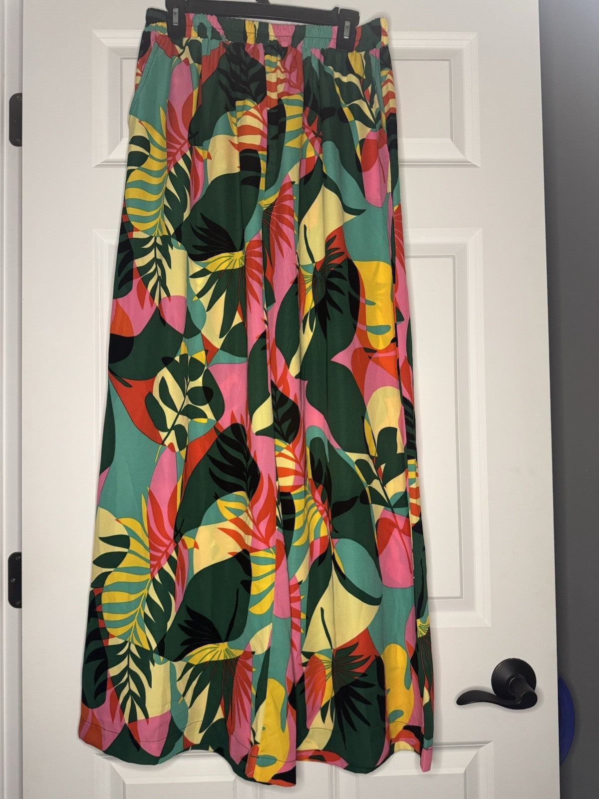 Hailey And Co Flowy Pants Green Black Yellow Red Print Nwt 52