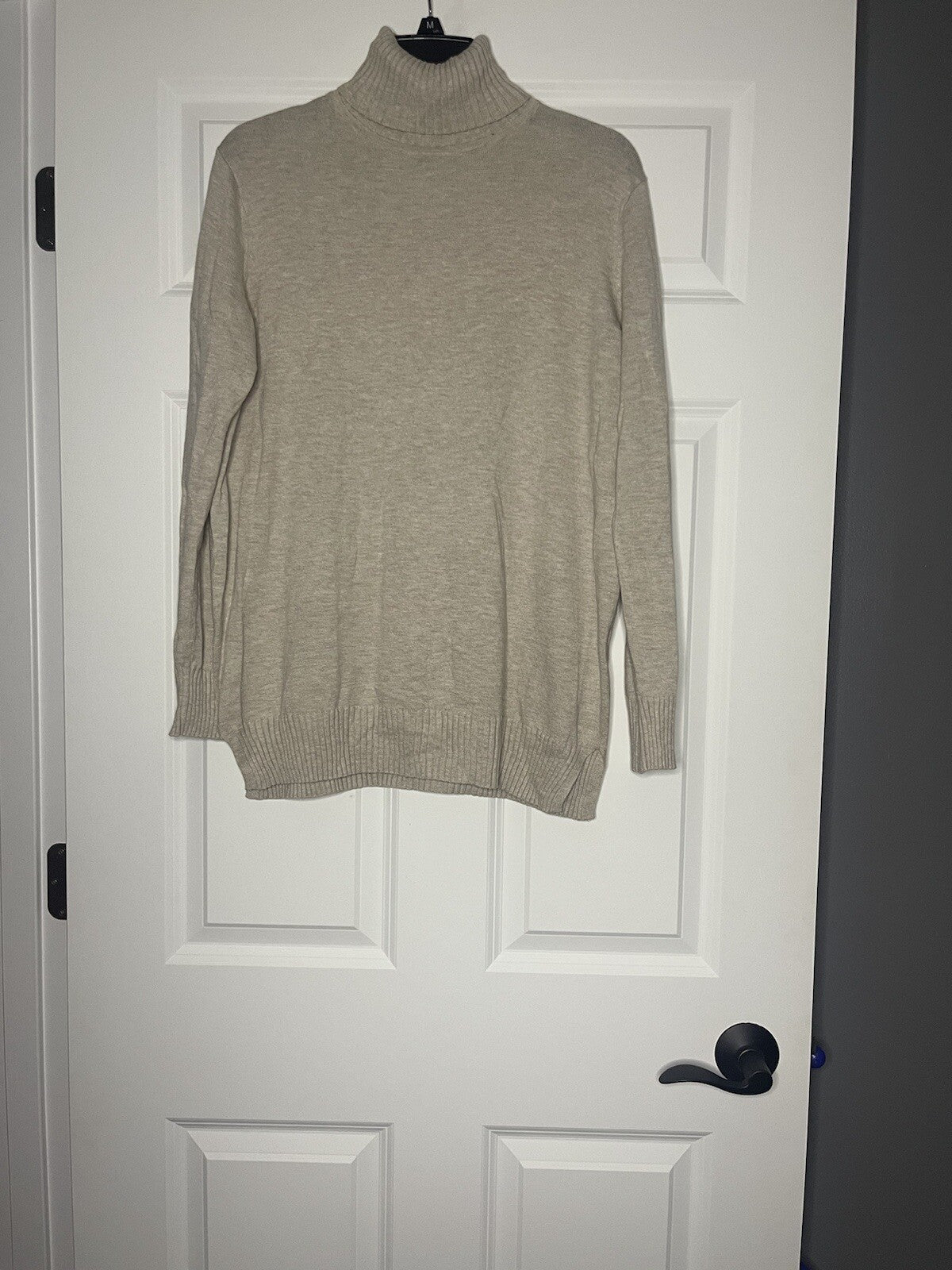 Gap turtleneck sweater large beige with slits in sides 