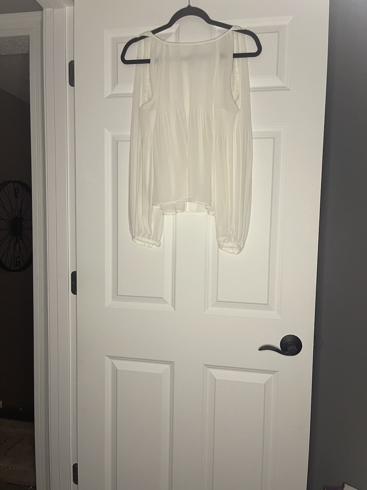 Gianni Bini Long Sleeve Blouse XS Cut Out Shoulders Off White