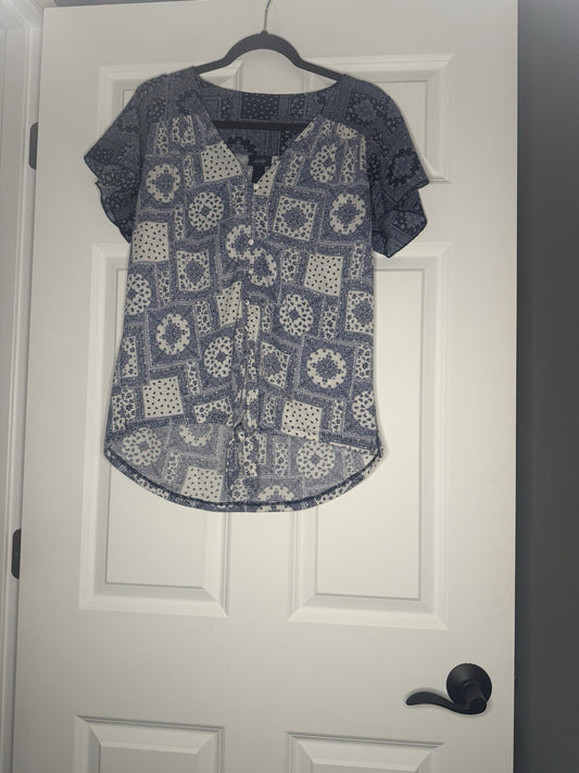 Daytrip Short Sleeve Blouse Medium 2 Shades Of Blue And White Print Tie Bottom