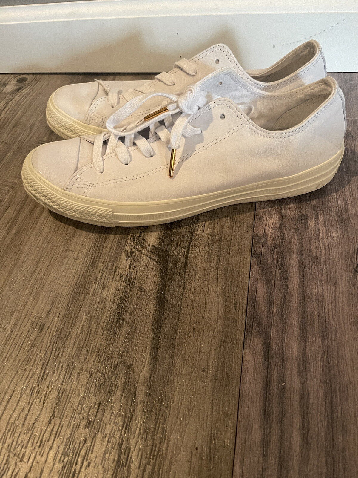 Converse all star white chuck taylors Size 9.5