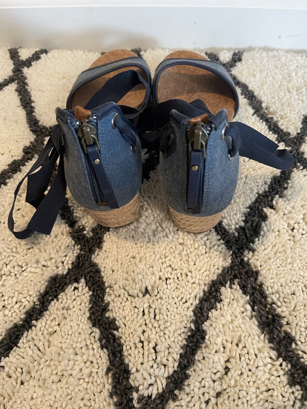 Ugg strap tie sandals brown and blue size 8