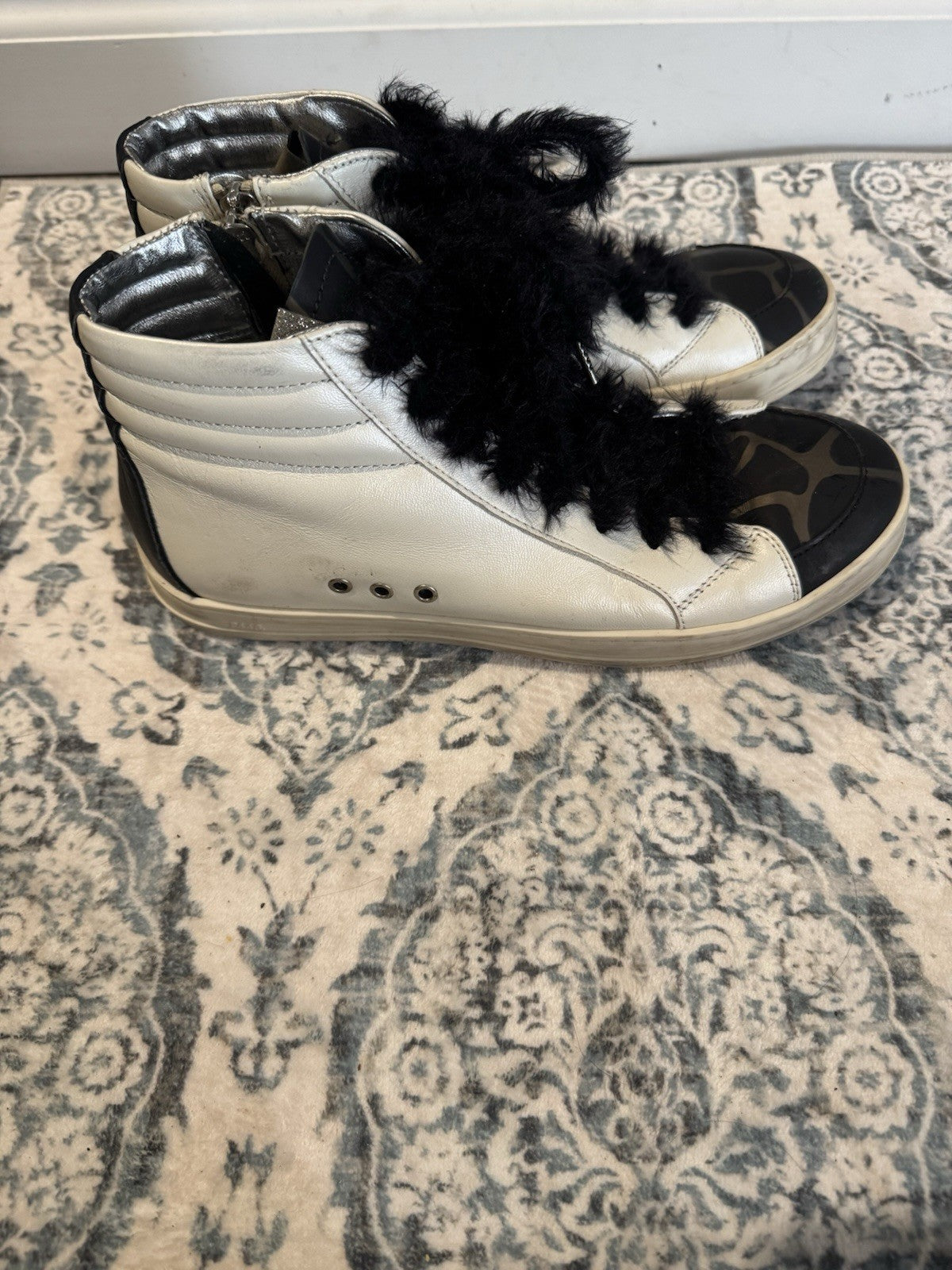 P448 White W Black And Gold Print And Fur Laces Size 38