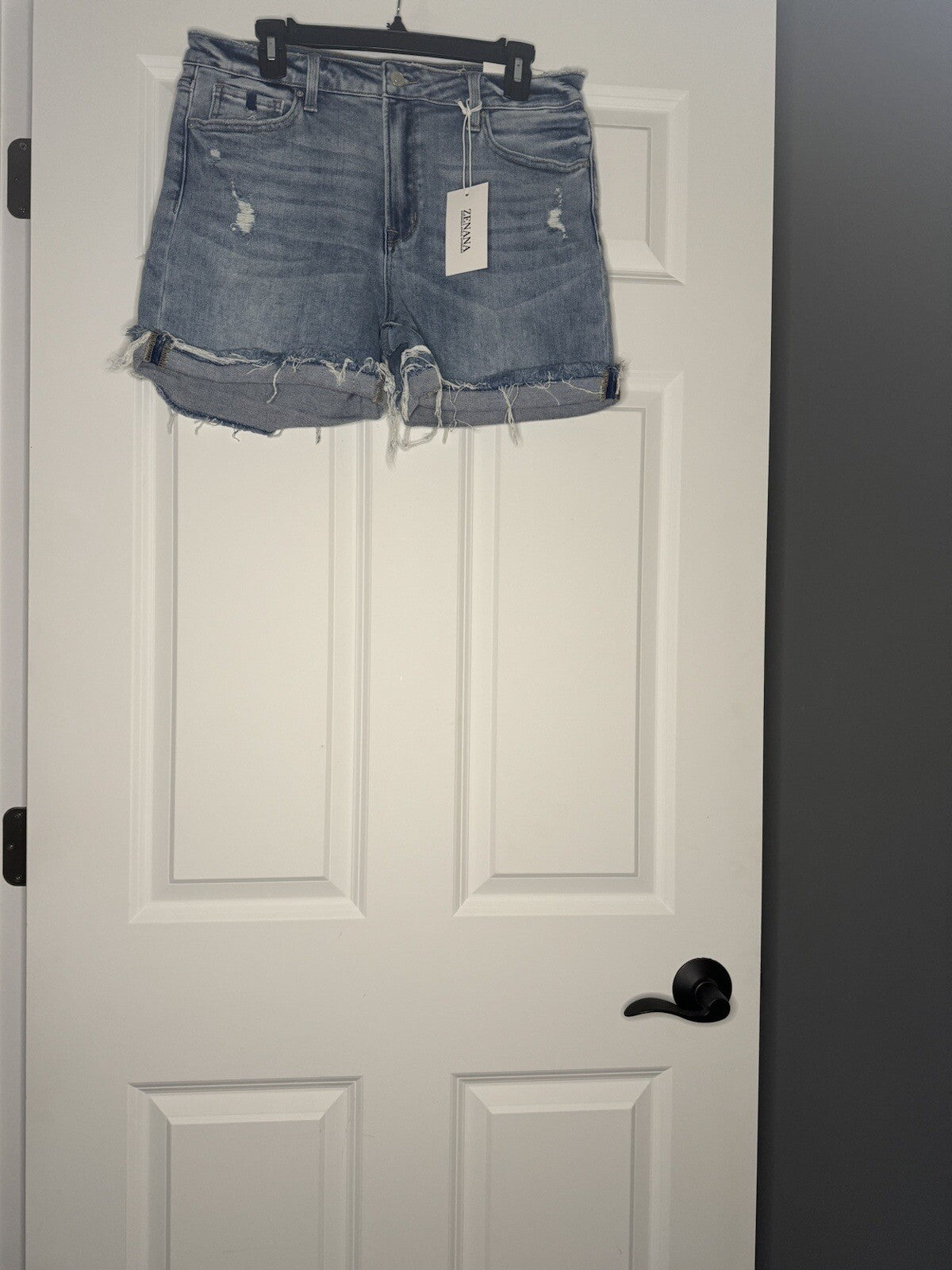 Zenana Zivia Shorts Xl Some Distressing Nwt 36.00 