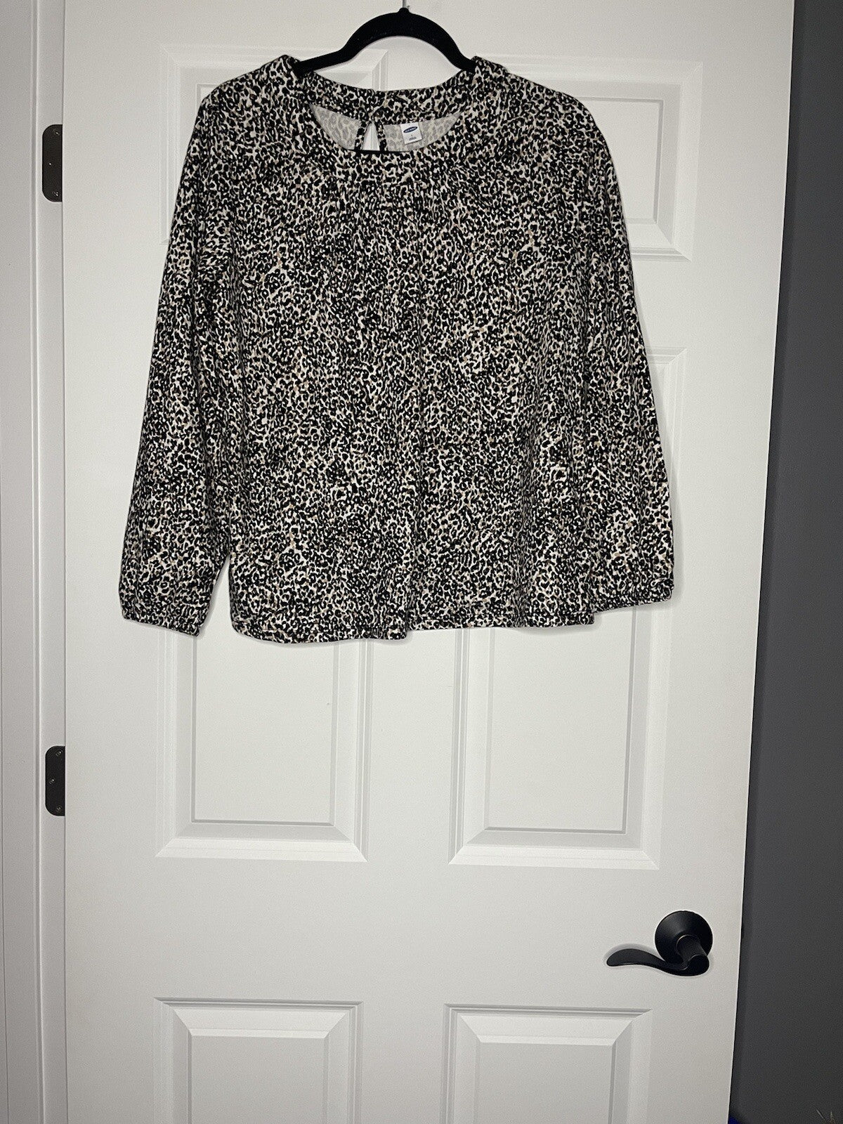 Old Navy long sleeve animal print blouse large black brown NWT