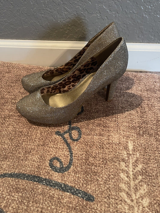Guess pump heels size 8 silver sparkle new