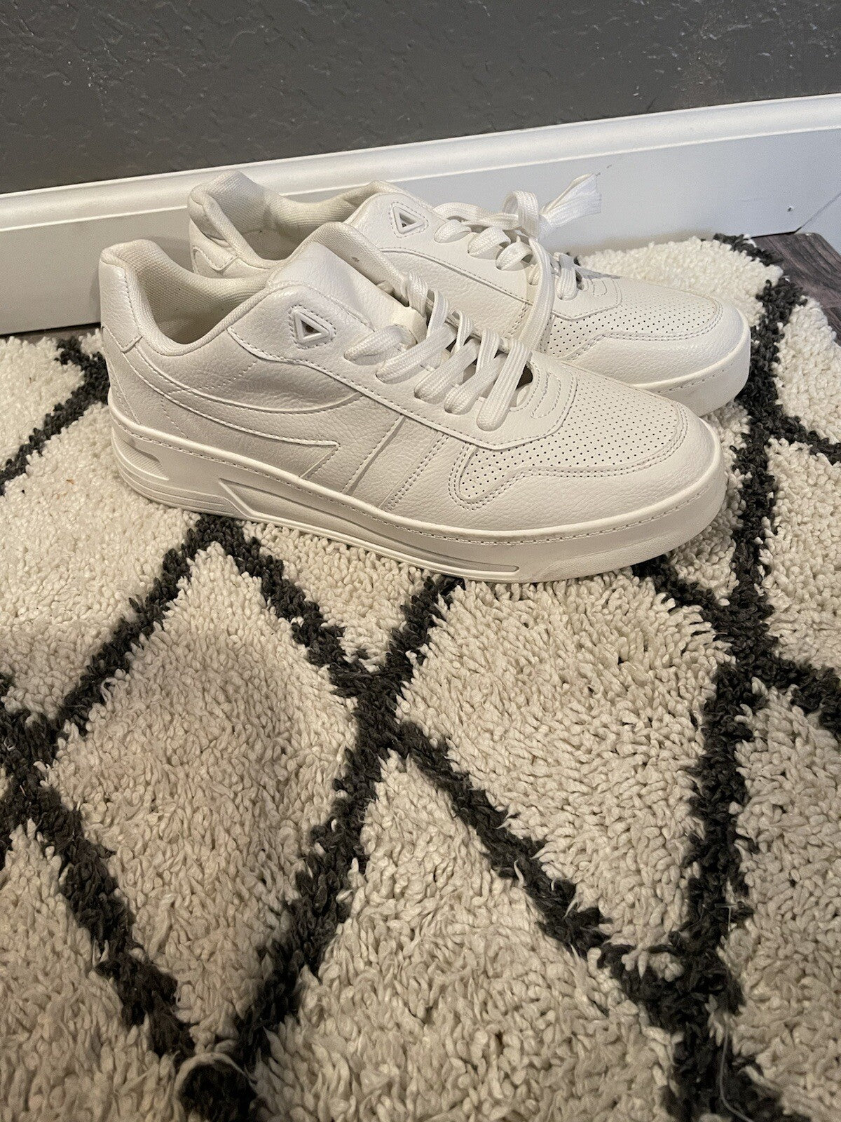 Shoe Dazzle Brooklyn Sneakers Size 10 White