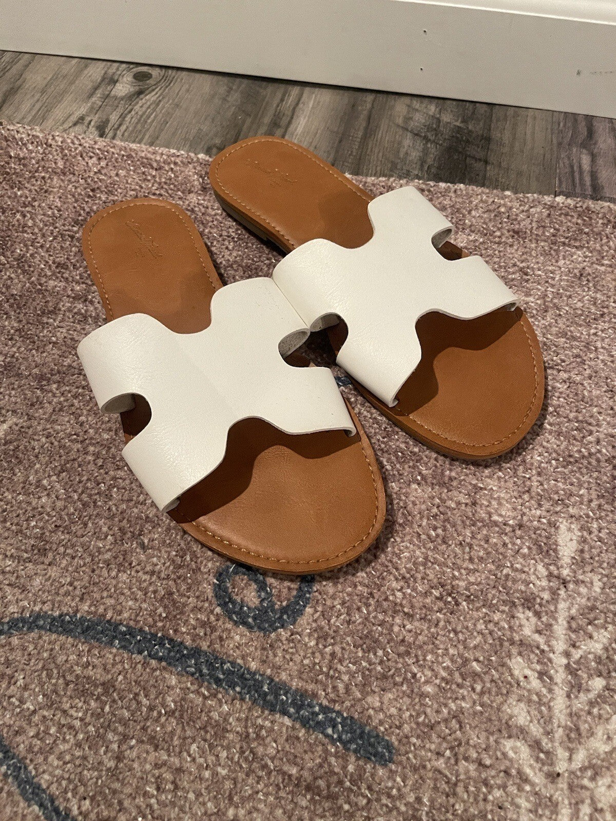 Universal Thread Sandals White Slides Size 10 