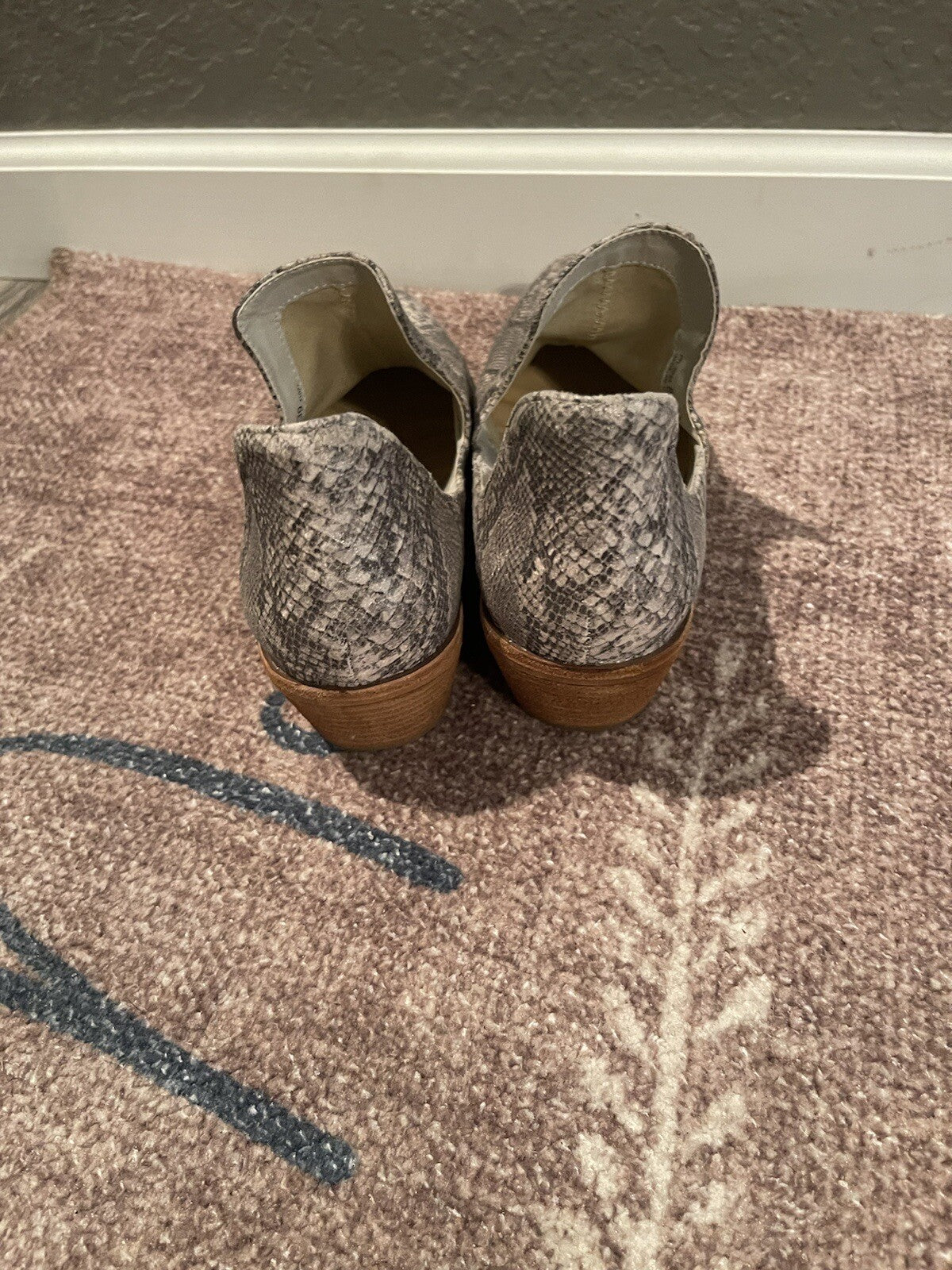 Chinese laundry booties 8.5 gray taupe print
