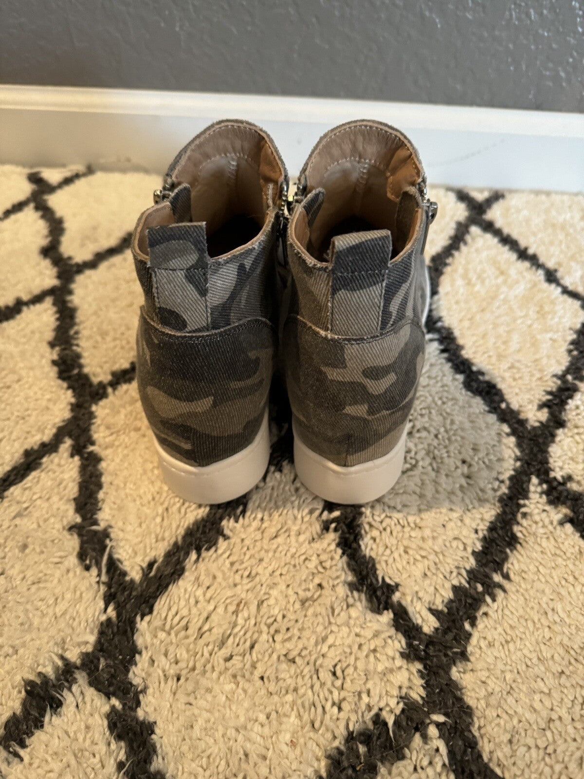 Soda Zip Up Loafers Size 8 Camo Print 