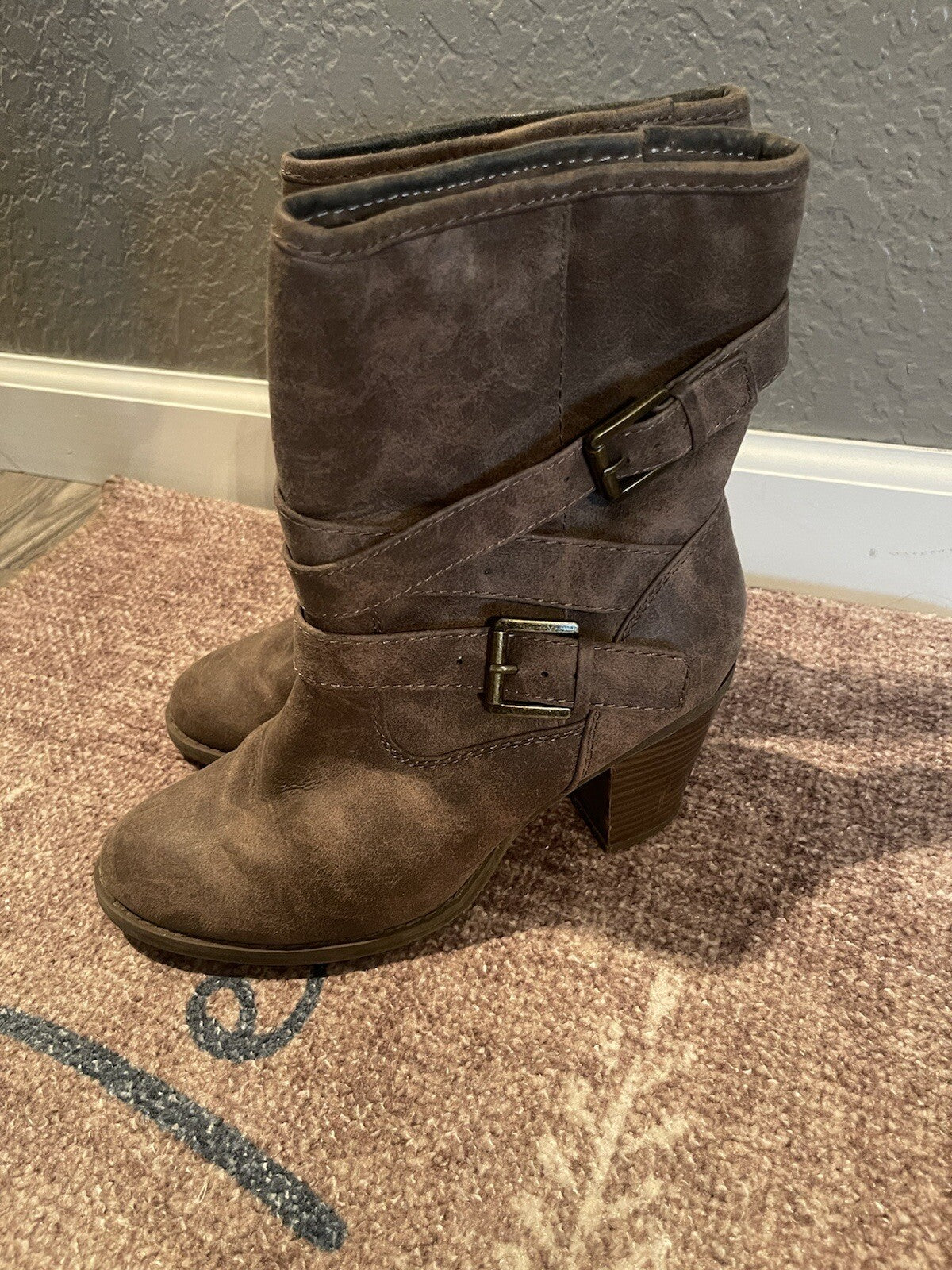 Old Navy boots brown size 8