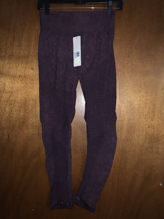 Yelete boutique Leggings L/xl New With Tags