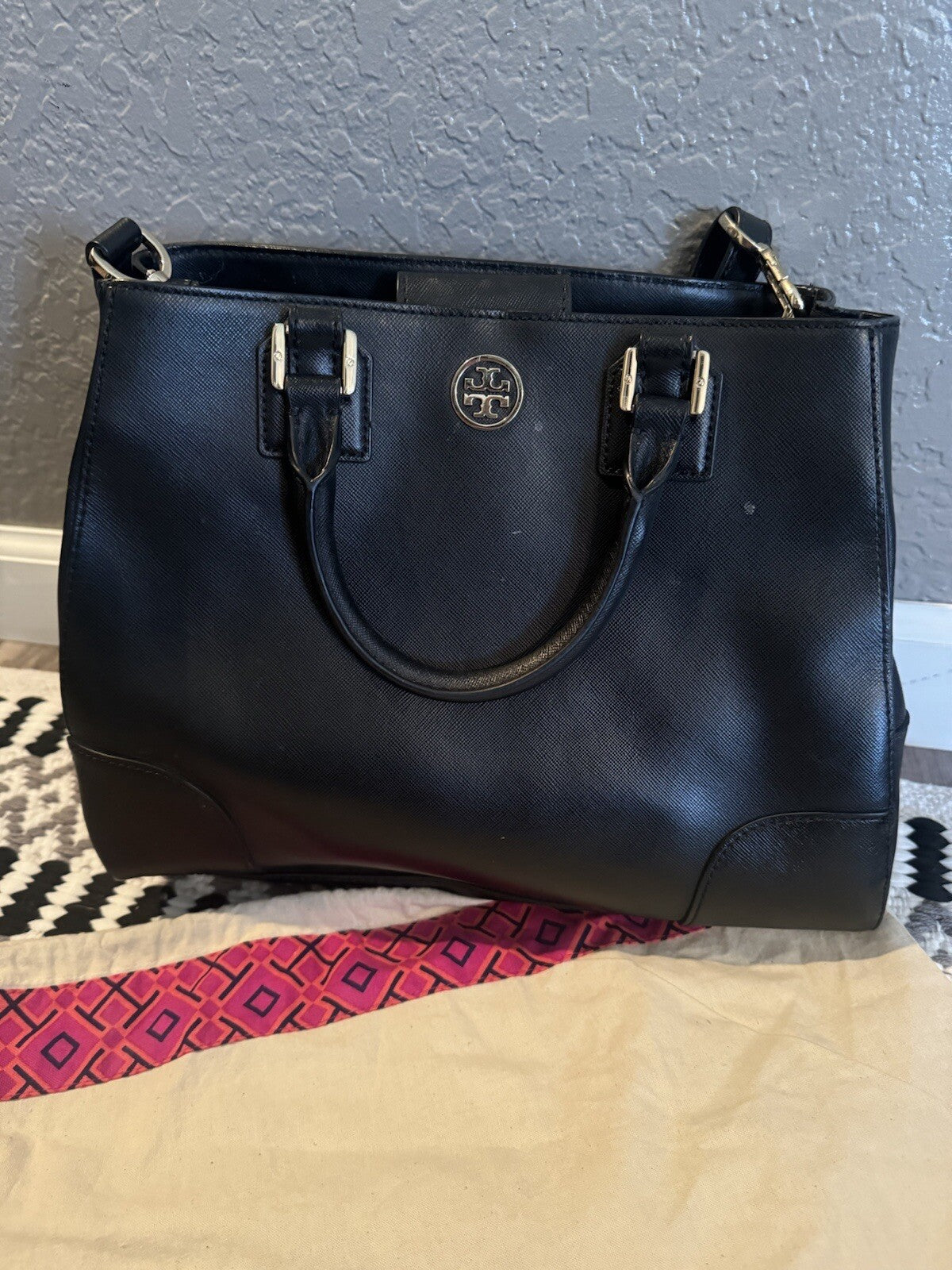 Tory Burch Black Purse With Dust Covers Some Spots As Shown 