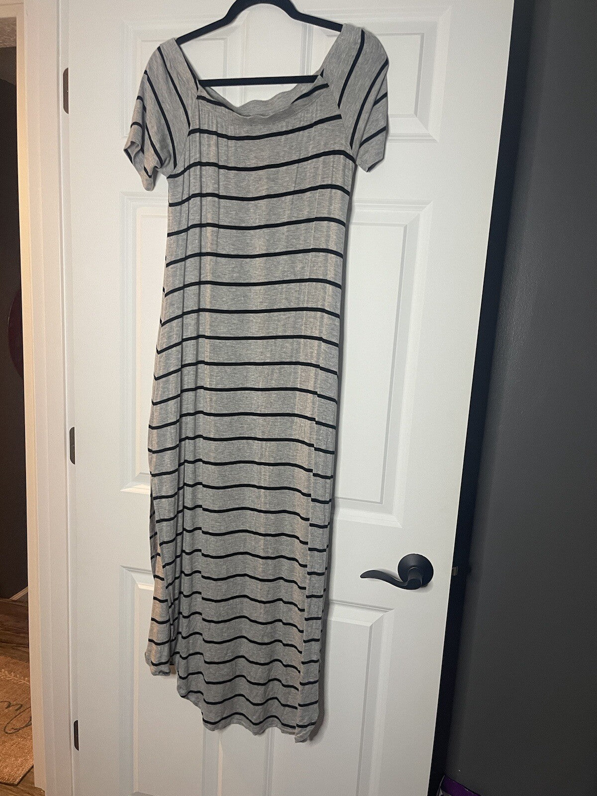 Venus short sleeve dress large gray black striped with pockets