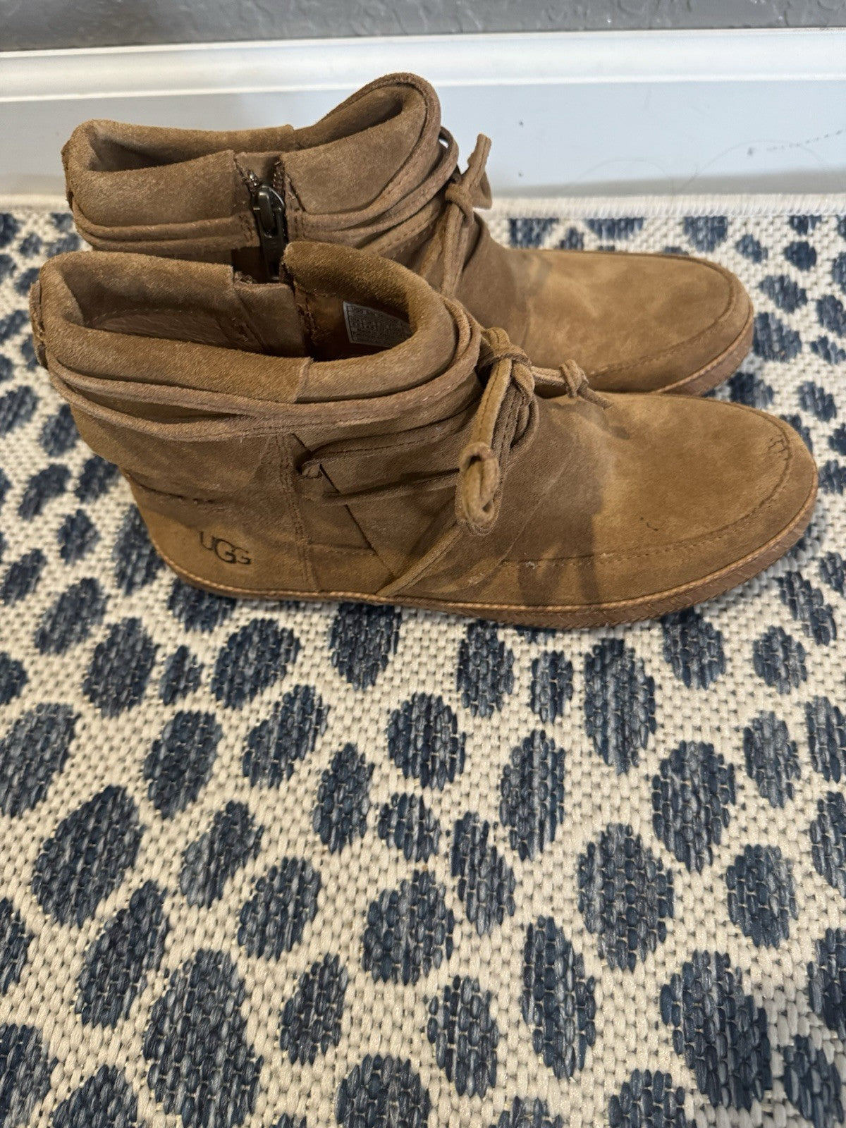Ugg Chesnut Zipup Booties Size 6.5 Brand New W Box Small Defect On Rt Foot