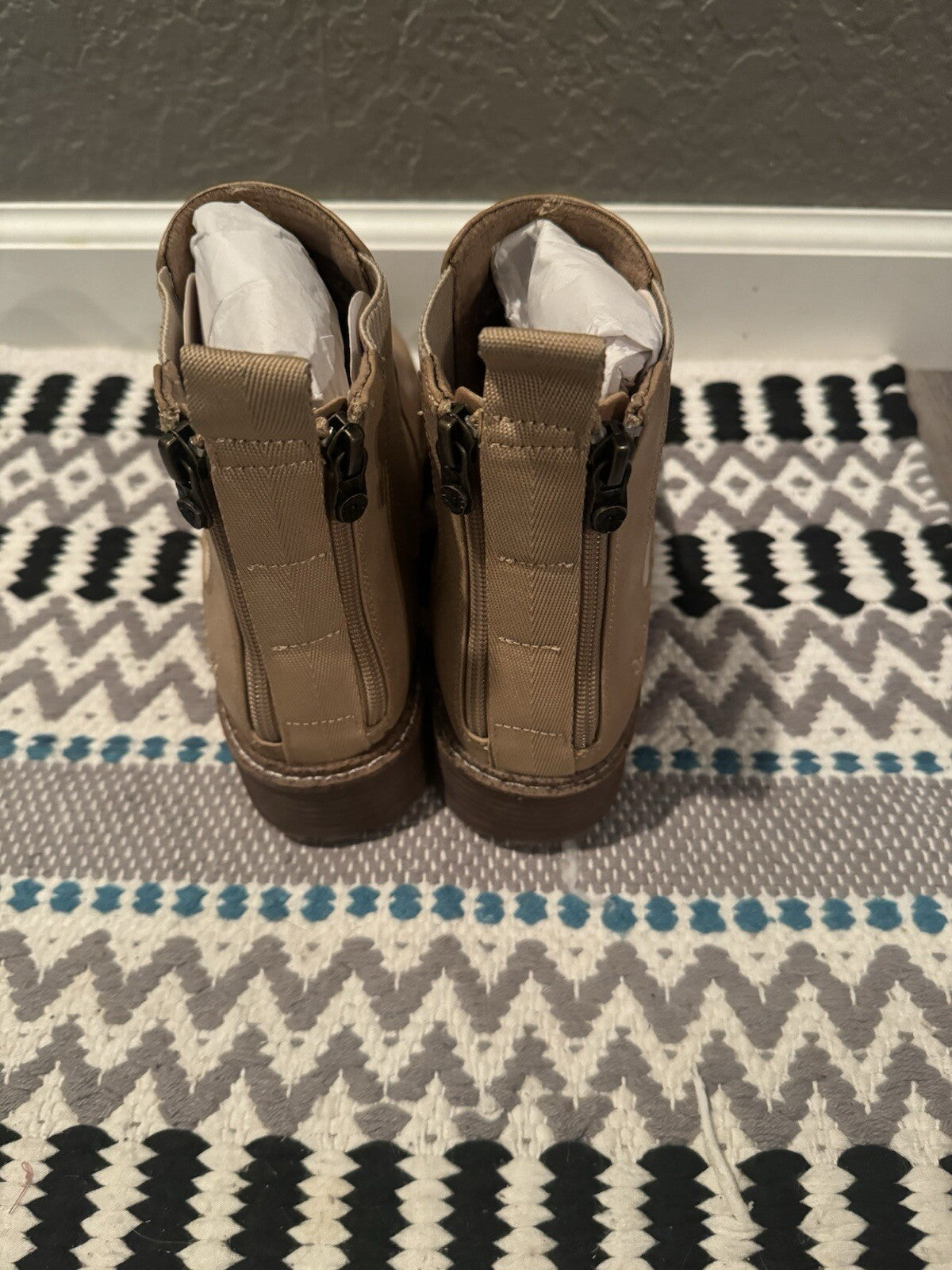 Blowfish Malibu Cashew Sheriff Boots Size 9 Excellent Condition