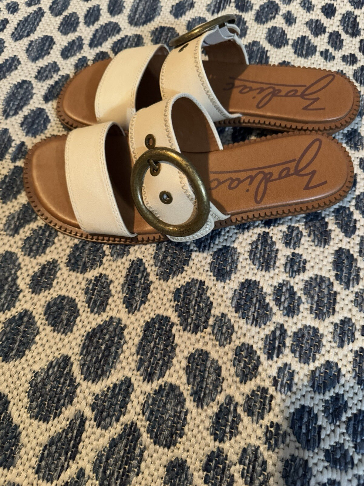 Zodiac Slip On Sandals  8 Cream W Decor Buckle Brand New