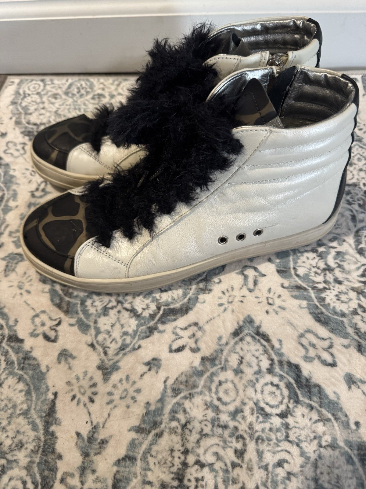 P448 White W Black And Gold Print And Fur Laces Size 38
