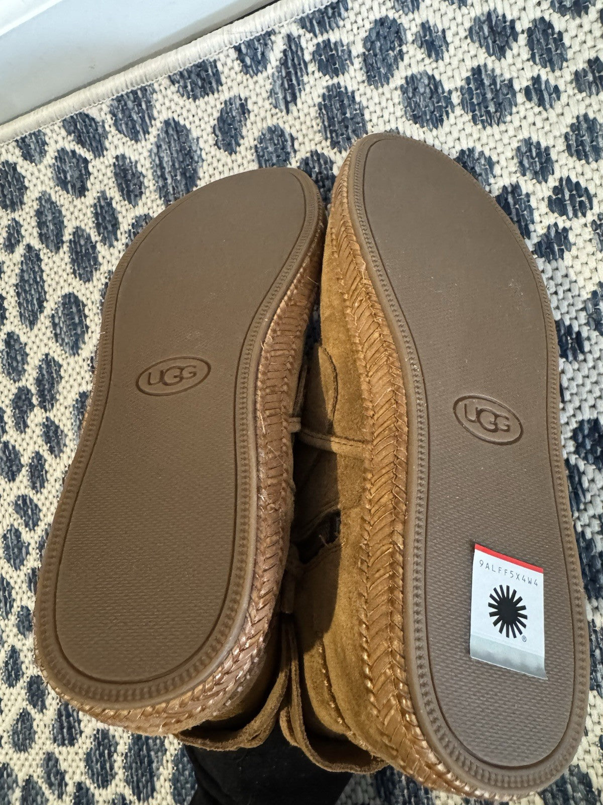 Ugg Chesnut Zipup Booties Size 6.5 Brand New W Box Small Defect On Rt Foot