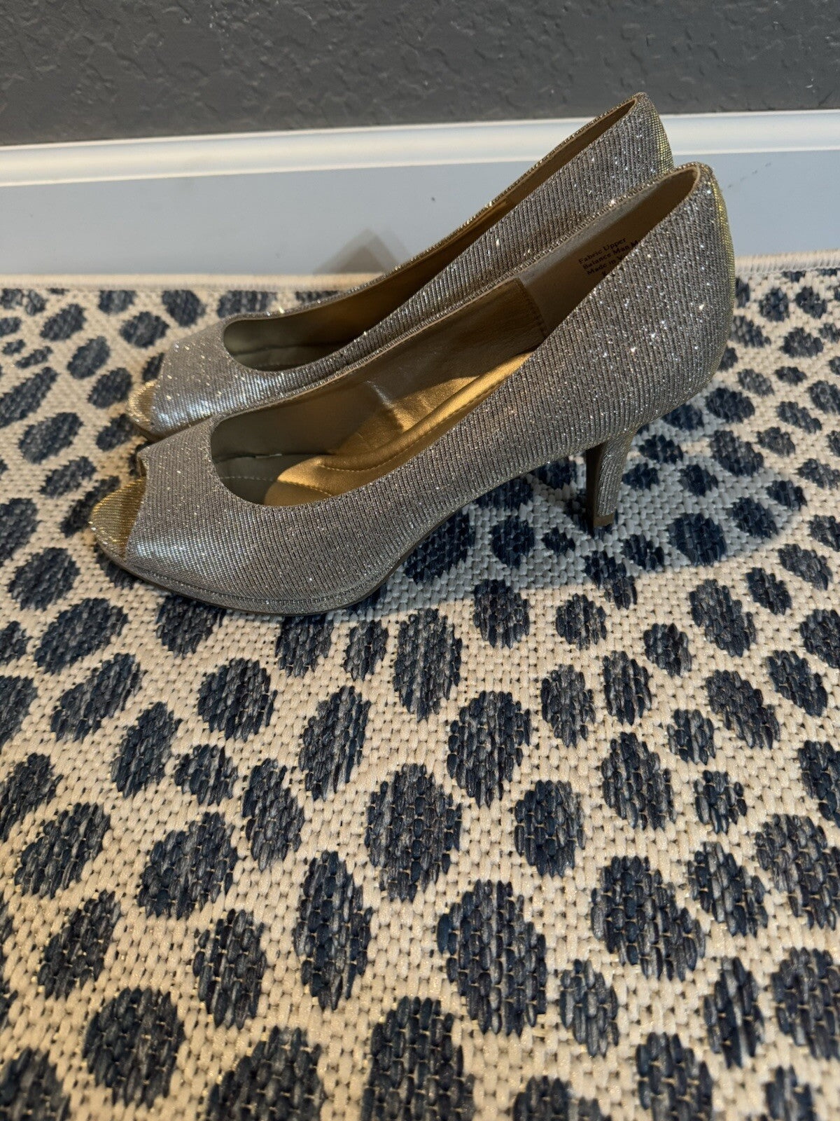 Kelly And Katie Peep Toe Heels 8 Gold Sparkle 