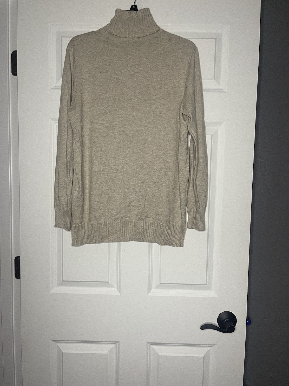 Gap turtleneck sweater large beige with slits in sides 
