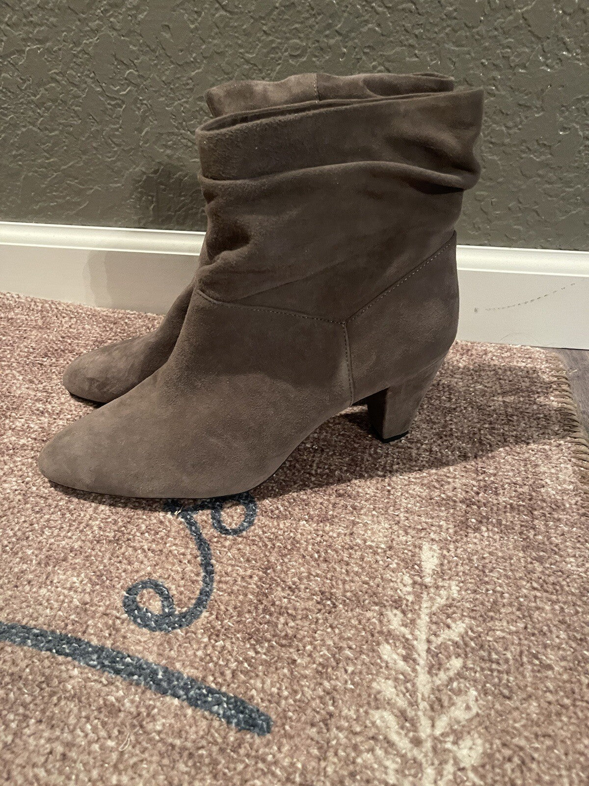 Alex Marie taupe bootie heels 9.5 New
