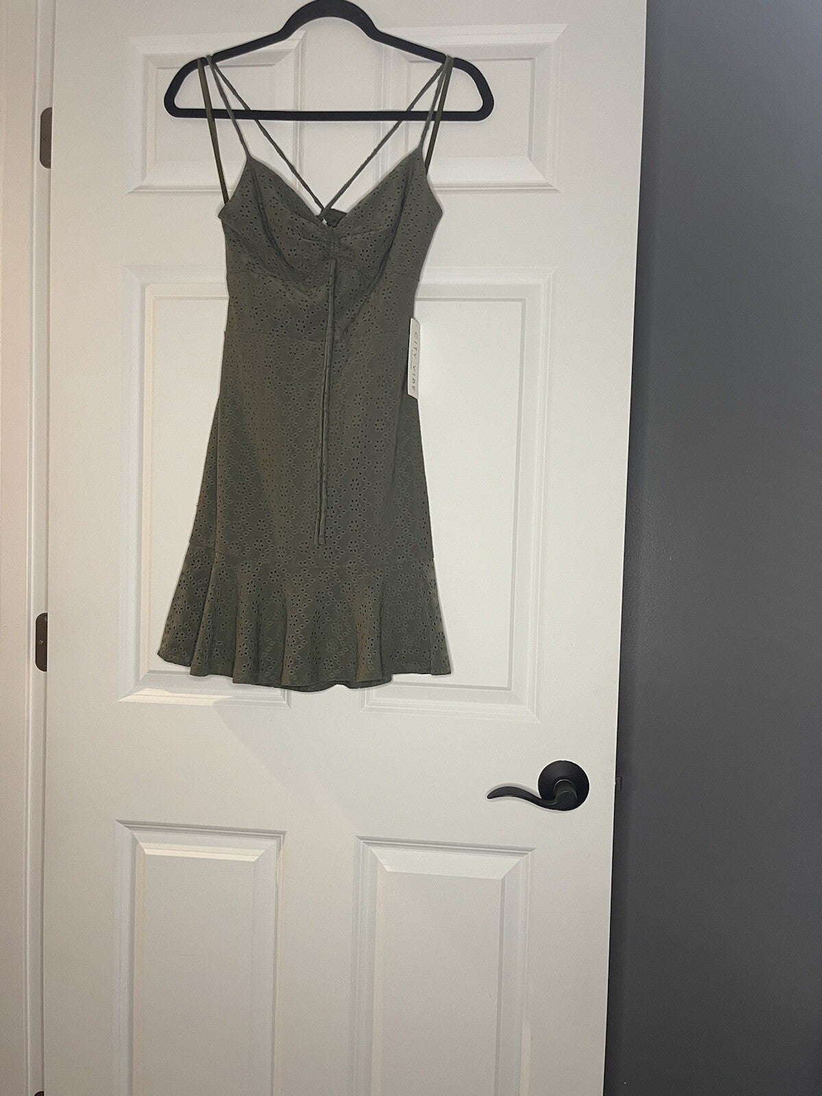 City Vibe Sleeveless Dress Green With Cut Out Print Ruffle Bottom Medium Nwt 
