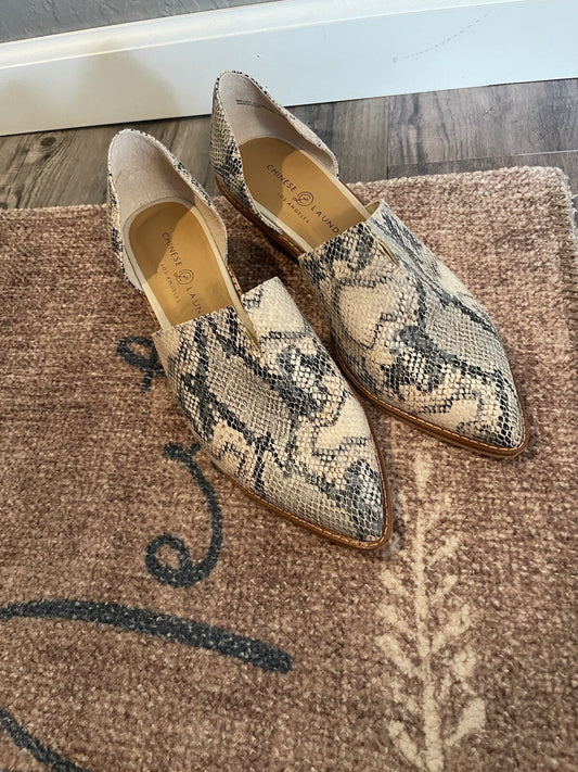 Chinese Laundry Slip Ons Cream Charcoal Snake Skin Look Size 9.5 Wore Once 