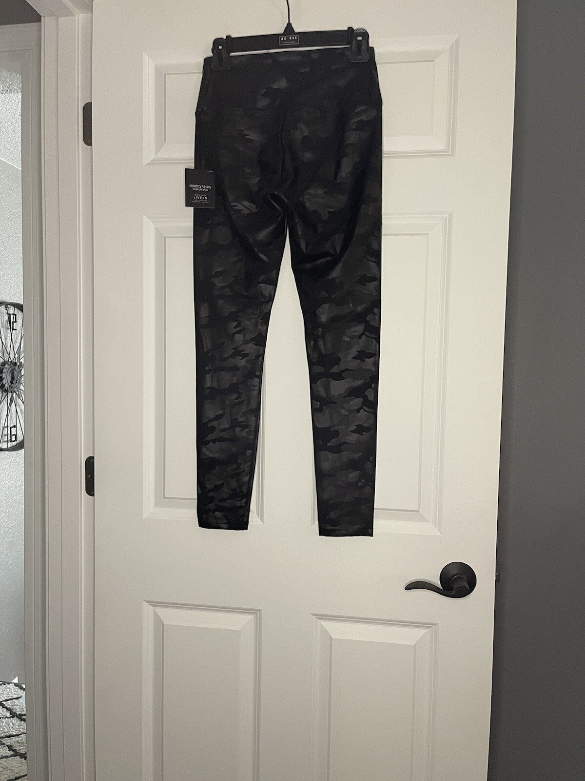 Simply Vera Wang Slimming Waistband Leggings Small Camo Print Black Nwt