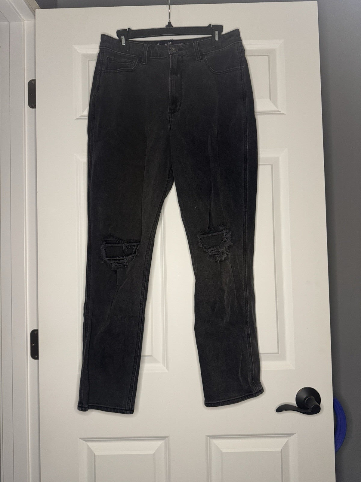 Hollister Ultra High Rise Mom Jean 10l Distressed Faded Black 