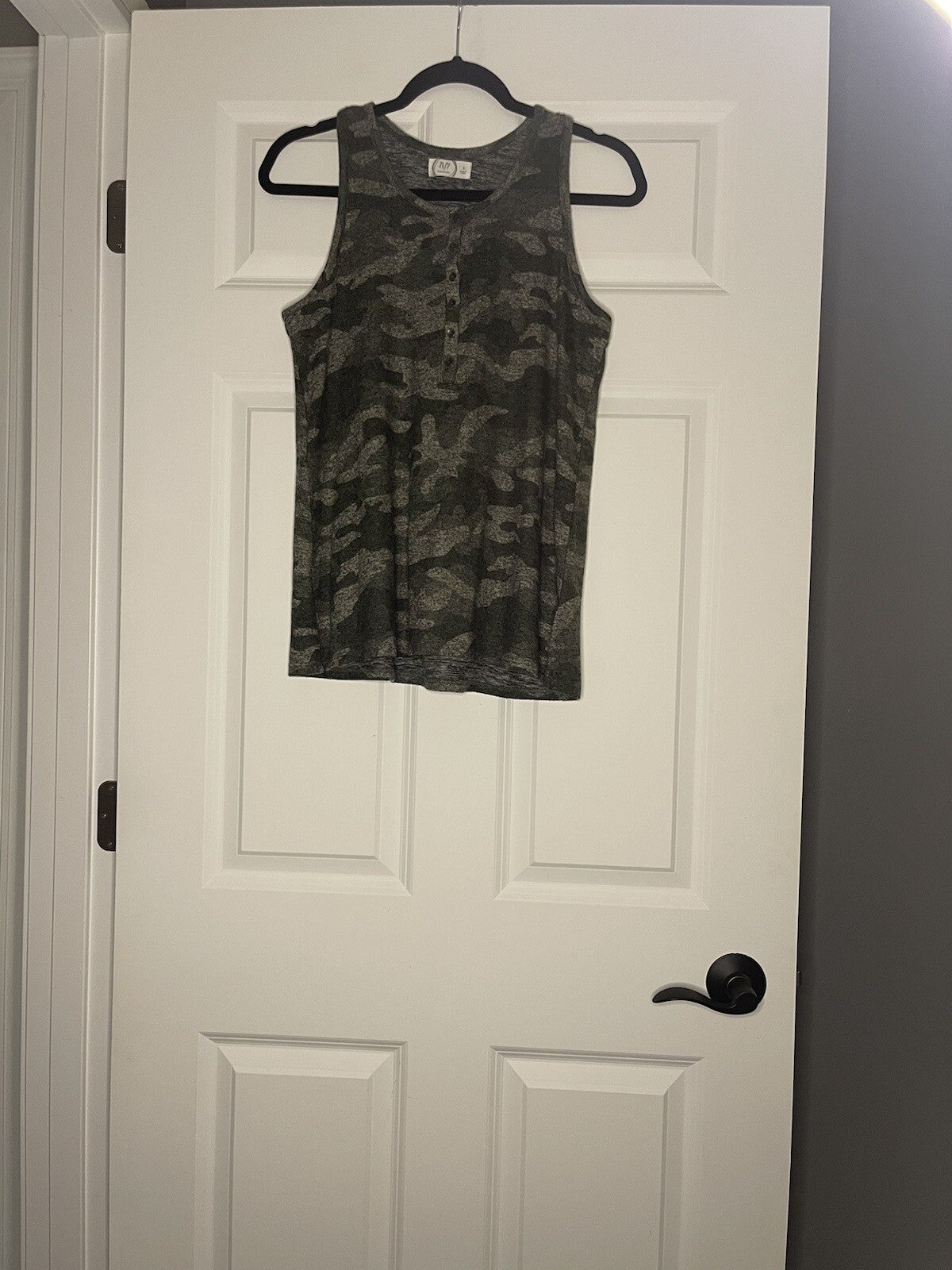 24/7 Maurice’s Sleeveless Blouse Small Camo Print Green Gray Super Soft