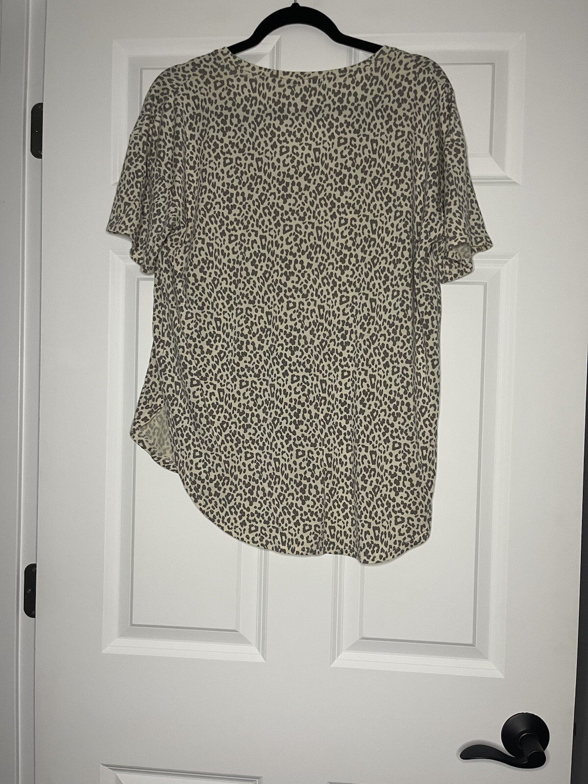 American Eagle Soft And Sexy Short Sleeve Blouse Small Cream Brown Animal Print