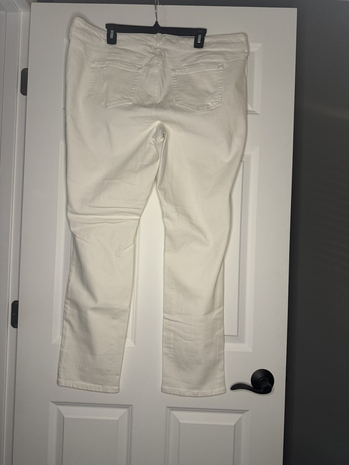 Torrid Boyfriend Fit Jeans Off White Size 18 Distressed Nwt Small Mark On Back 