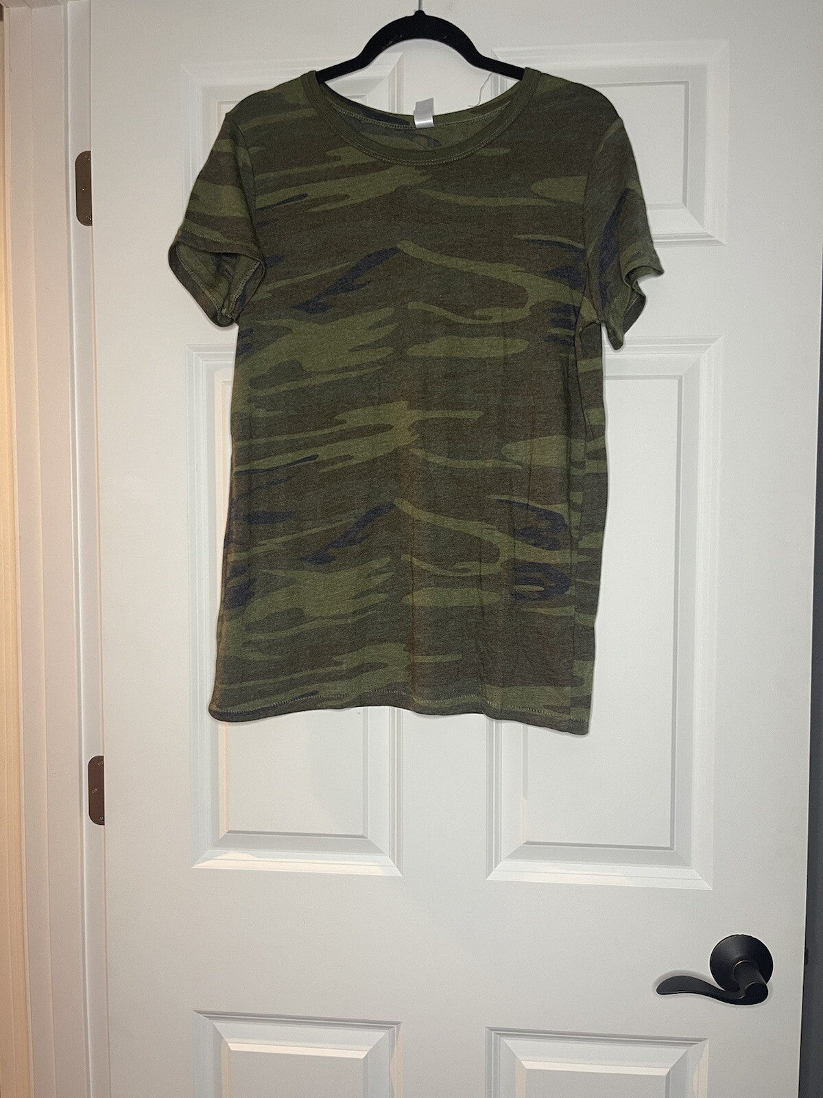 Alternative cotton t shirt large green camo NWT