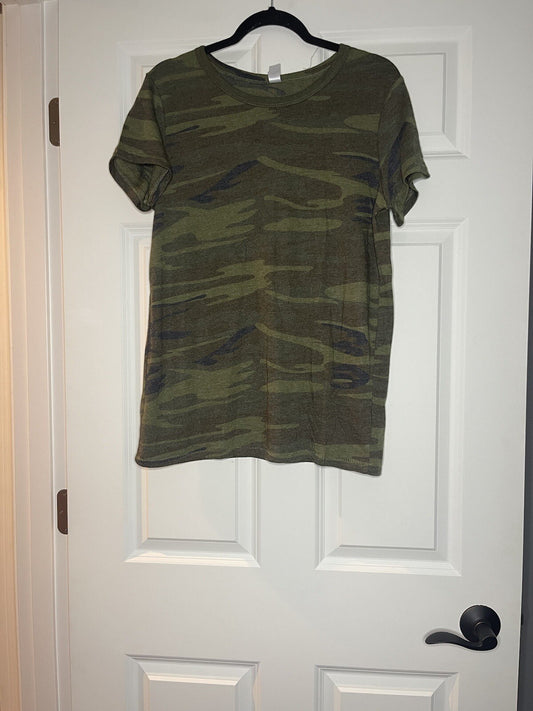 Alternative cotton t shirt large green camo NWT