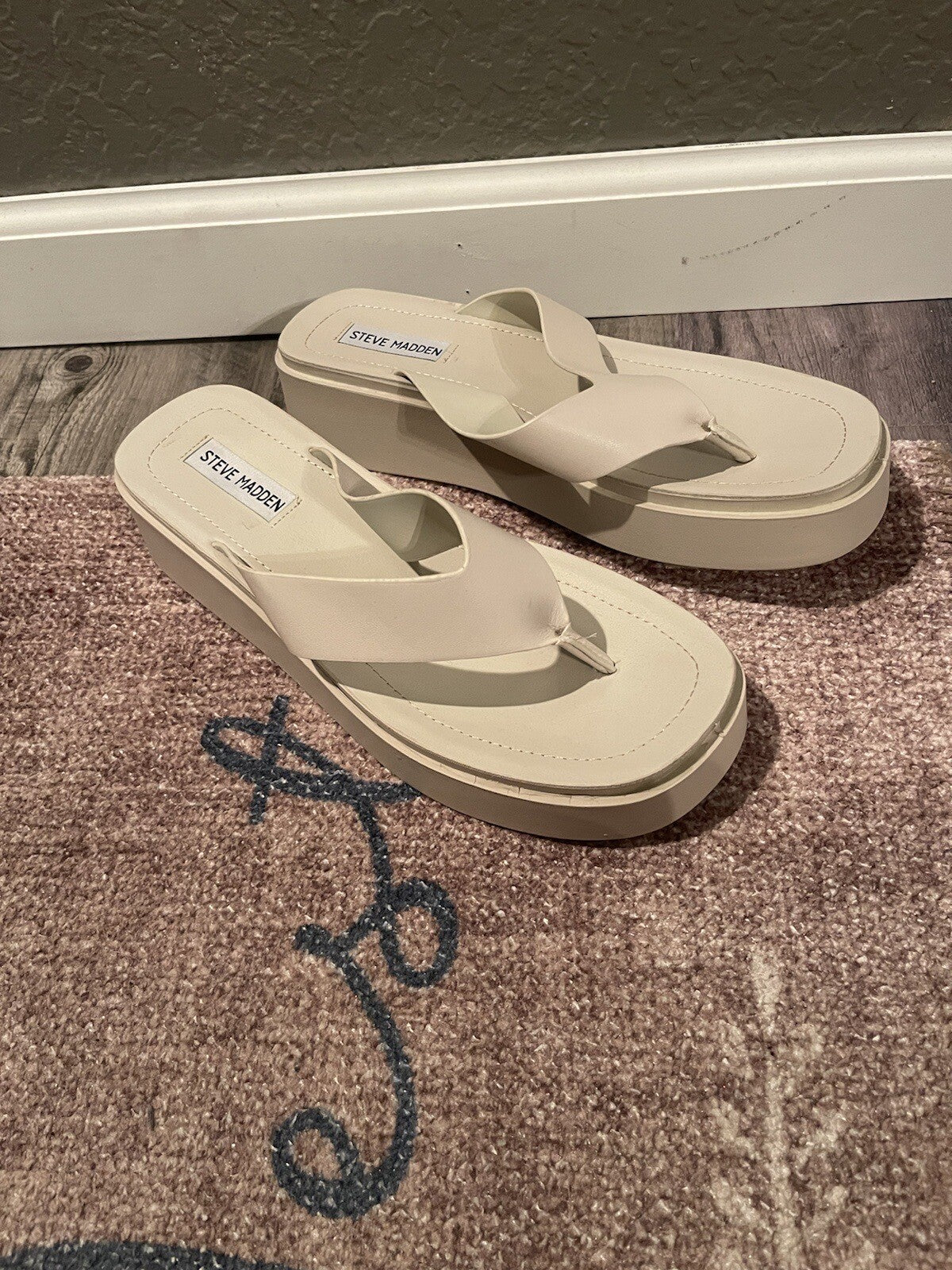 Steve Madden Platform Flip Flips Beige Size 10 Brand New 