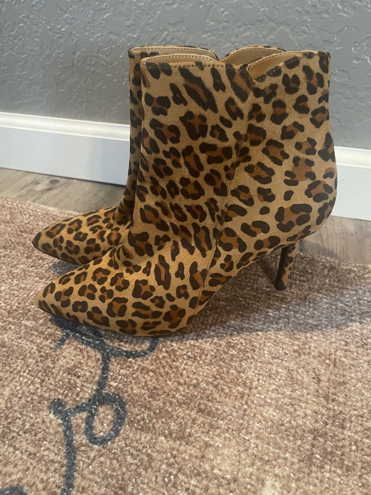 Zigi soho boots with heels brown black animal print 8.5 