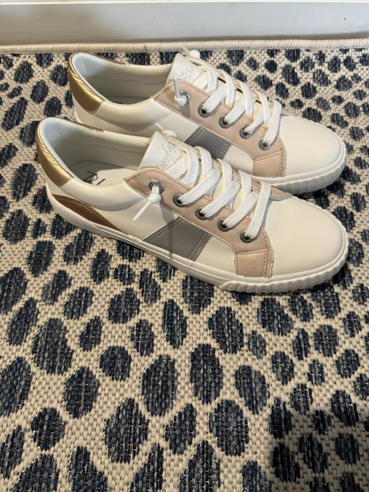 Blowfish Slip On Sneakers Size 11 Beige White Gold Silver Brand New