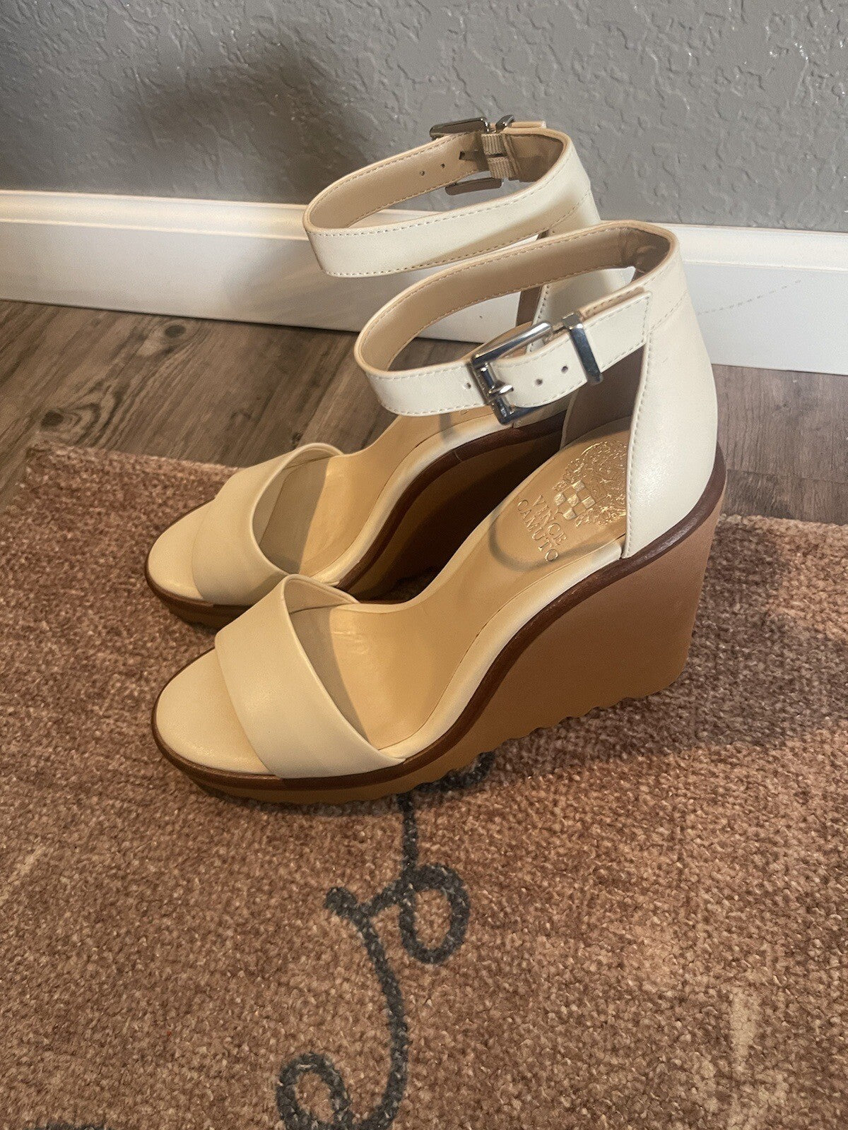 Vince Camuto Strappy Sandals Ivory Size 9 