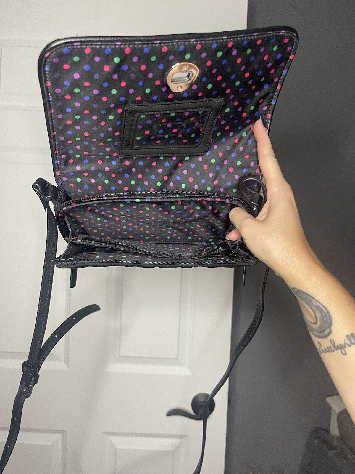 Vera Bradley quilted purse black in excellent condtion 