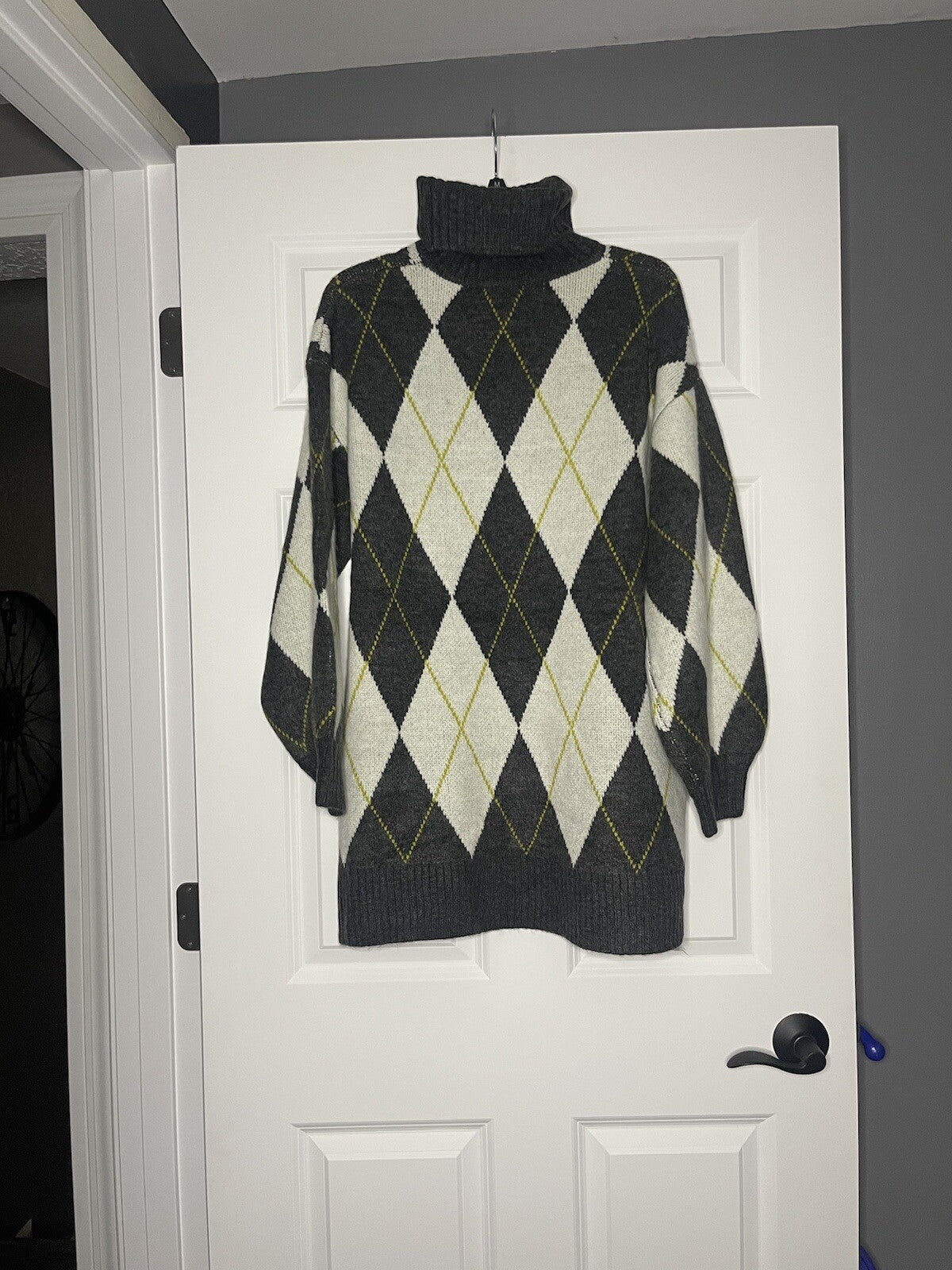 Maverick the collection sweater medium gray white yellow nwt