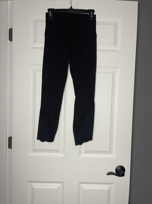 Lululemon capri leggings black size 6 mesh on bottom