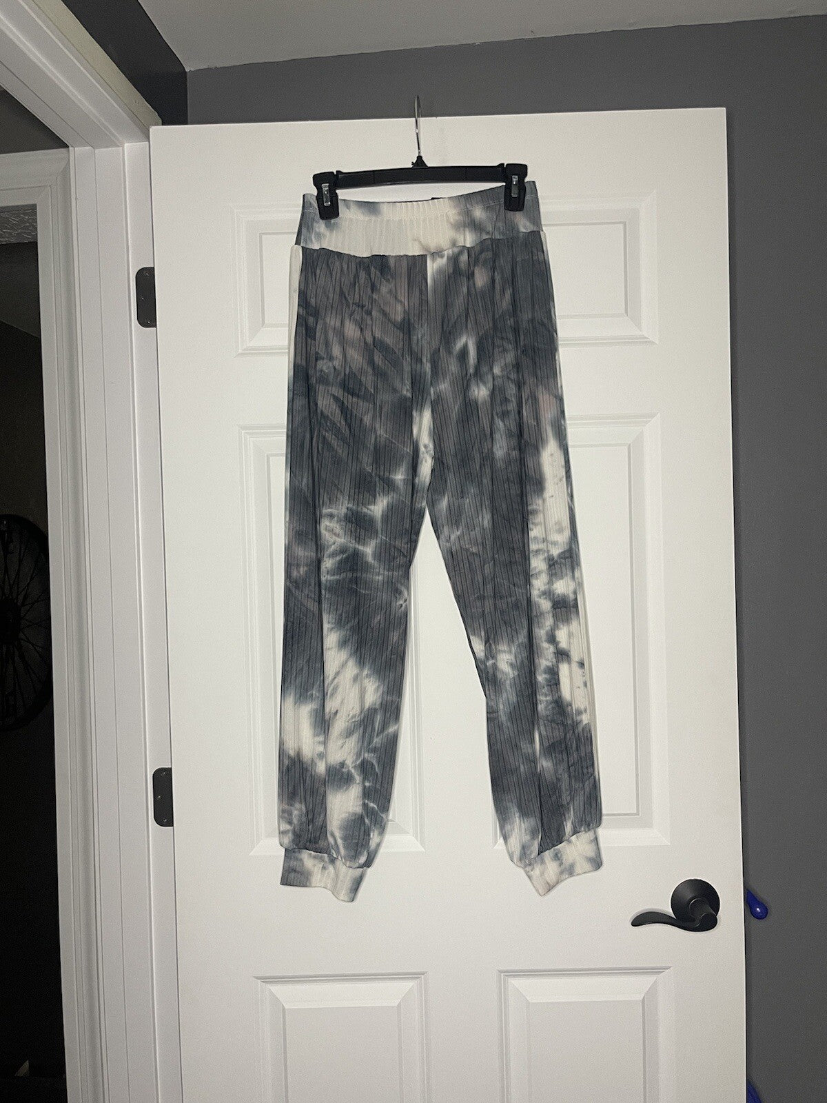 Maverick the collection 2 piece outfit medium crop top and joggers tie dye NWT