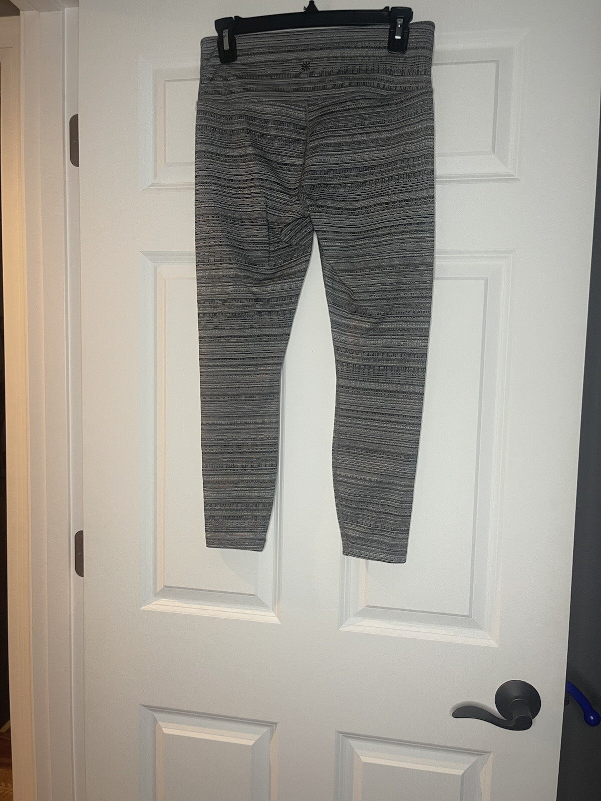 Athleta cropped leggings medium black white stripe print