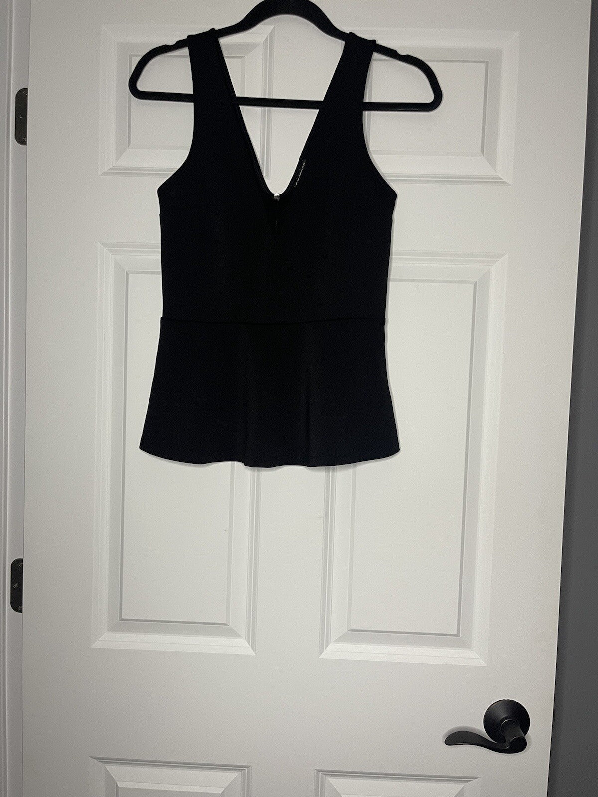 Express sleeveless blouse black small zips in back nwt