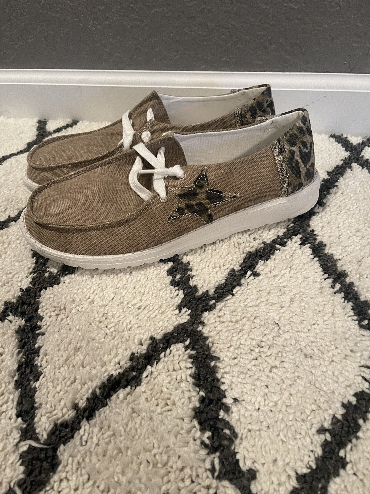 Gypsy jazz starstruck slip on shoes taupe size 10 new in box